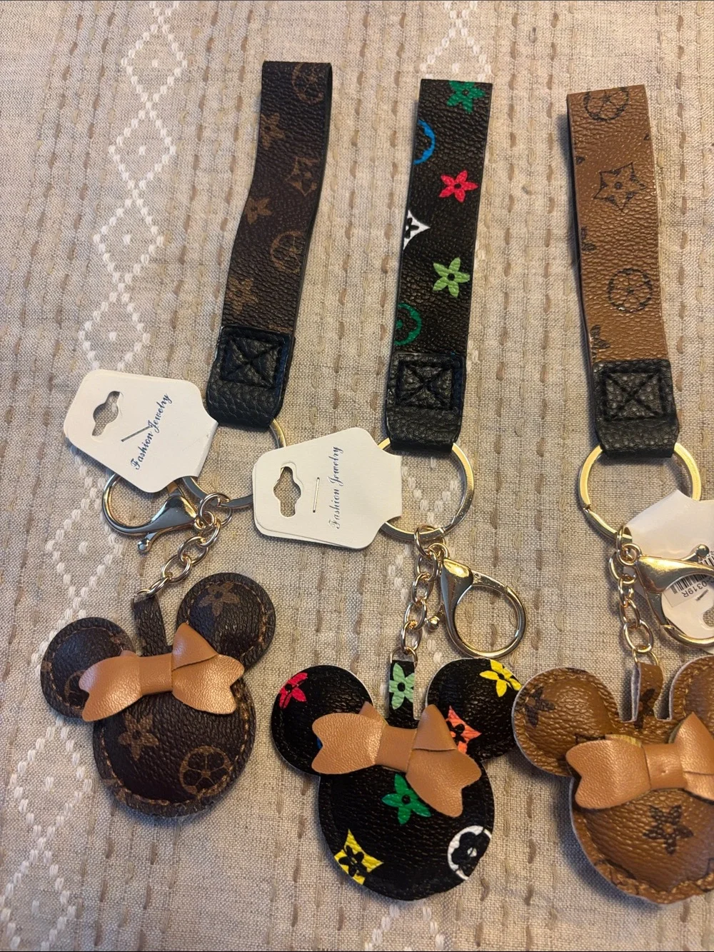 Fashion Jewelry playful mouse